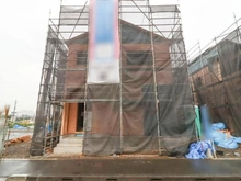 【東京都/府中市日新町】府中市日新町第11 6号棟 建築中の外観：全7棟・写真中央