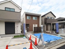 【東京都/三鷹市大沢】三鷹大沢1丁目 2号棟 外観：全3棟・写真中央