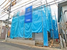 【東京都/調布市深大寺東町】深大寺東町6丁目 2号棟 建築中の外観：全2号棟・写真中央