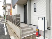 【東京都/調布市深大寺東町】深大寺東町6丁目 2号棟 アプローチ：全2棟・写真中央