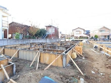 【東京都/府中市住吉町】府中市住吉町3丁目 E号棟 建築中の外観：全7棟・写真中央