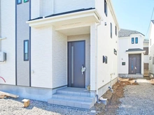 【東京都/府中市住吉町】府中市住吉町3丁目 F号棟 玄関：全7棟・写真中央