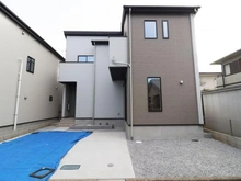 【東京都/三鷹市大沢】三鷹市大沢13期 1号棟 外観：全2棟・写真中央