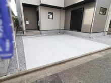 【東京都/三鷹市大沢】三鷹市大沢13期 2号棟 駐輪場：全2棟・写真中央