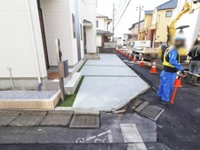 【東京都/府中市西原町】府中市西原町4丁目 A号棟 駐車場：全2棟・写真中央