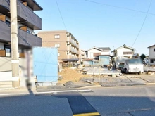 【東京都/八王子市北野町】八王子市北野町新築戸建て(1号棟) 建築中の外観：全5棟・写真中央奥