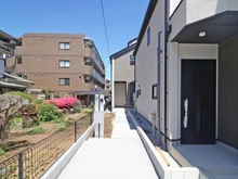 【東京都/八王子市北野町】八王子市北野町新築戸建て(1号棟) 外観：全５号棟・写真中央奥