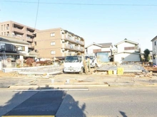 【東京都/八王子市北野町】八王子市北野町新築戸建て(3号棟) 建築中の外観：全5棟・中央トラックの後方