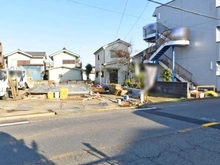 【東京都/八王子市北野町】八王子市北野町新築戸建て(5号棟) 建築中の外観：全5棟・写真中央奥