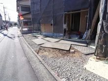 【東京都/府中市南町】府中市南町1期2号棟 前面道路：全2棟・写真中央