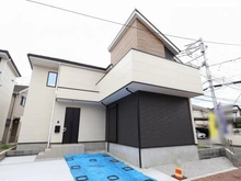 【東京都/府中市分梅町】府中市分梅町5丁目新築戸建1号棟 外観：全2号棟／写真中央