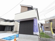 【東京都/府中市分梅町】府中市分梅町5丁目新築戸建1号棟 外観：全2号棟／写真中央