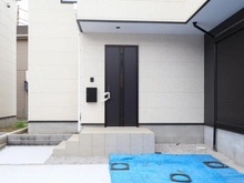 【東京都/府中市分梅町】府中市分梅町5丁目新築戸建1号棟 玄関