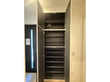 【東京都/多摩市一ノ宮】多摩市一ノ宮4丁目戸建 玄関：シューズボックス