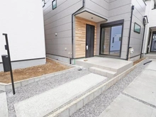 【東京都/多摩市一ノ宮】多摩市一ノ宮二丁目　新築戸建2号棟 アプローチ