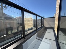 【東京都/多摩市一ノ宮】多摩市一ノ宮7期　新築戸建 バルコニー：洋室9.3帖よりアクセス可能
