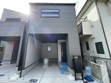 【神奈川県/横浜市泉区中田南】泉区中田南5丁目　新築戸建　1号棟/全2棟 外観：写真中央　1号棟(右)/全2棟