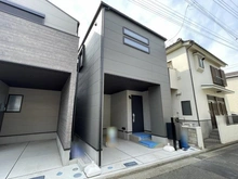 【神奈川県/横浜市泉区中田南】泉区中田南5丁目　新築戸建　1号棟/全2棟 外観：写真中央　1号棟(右)/全2棟