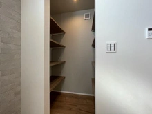 【神奈川県/横浜市泉区中田南】泉区中田南5丁目　新築戸建　2号棟/全2棟 キッチン：パントリー