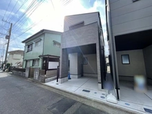 【神奈川県/横浜市泉区中田南】泉区中田南5丁目　新築戸建　2号棟/全2棟 外観：写真中央　2号棟(左)/全2棟