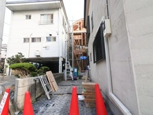 【神奈川県/横浜市神奈川区神之木台】神奈川区神之木台II　新築戸建　全1棟 建築中の外観：写真中央　