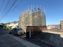 【神奈川県/横浜市戸塚区平戸】戸塚区平戸1丁目　戸建　 外観：写真中央 現在リフォーム中　2025年10月完了予定となります。