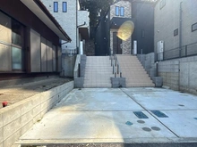 【神奈川県/横浜市戸塚区柏尾町】戸塚区柏尾町　新築戸建　A号棟／全3棟 駐車場：写真左奥　A号棟/全3棟