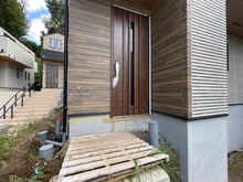 【神奈川県/横浜市戸塚区柏尾町】戸塚区柏尾町　新築戸建　C号棟／全3棟 玄関