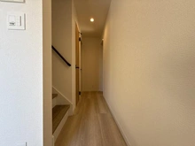 【神奈川県/横浜市戸塚区柏尾町】戸塚区柏尾町　新築戸建　C号棟／全3棟 廊下