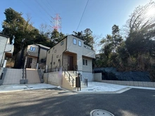 【神奈川県/横浜市戸塚区柏尾町】戸塚区柏尾町　新築戸建　C号棟／全3棟 外観：写真中央　C号棟/全3棟