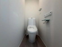 【神奈川県/横浜市港南区日限山】港南区日限山1丁目　新築戸建　2号棟/全3棟 トイレ