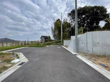 【神奈川県/横浜市戸塚区上矢部町】戸塚区上矢部町　新築戸建　2号棟/全5棟 現地（建築前）：写真左　2号棟/全5棟