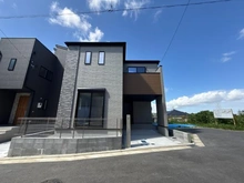 【神奈川県/横浜市戸塚区上矢部町】戸塚区上矢部町　新築戸建　2号棟/全5棟 外観：写真中央　全5棟/2号棟