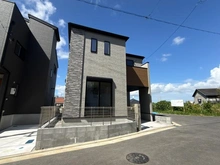 【神奈川県/横浜市戸塚区上矢部町】戸塚区上矢部町　新築戸建　2号棟/全5棟 外観：写真中央　全5棟/2号棟