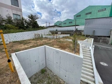 【神奈川県/横浜市戸塚区上矢部町】戸塚区上矢部町　新築戸建　4号棟/全5棟 建築中の外観：写真中央　4号棟/全5棟