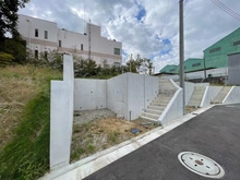 【神奈川県/横浜市戸塚区上矢部町】戸塚区上矢部町　新築戸建　5号棟/全5棟 建築中の外観：写真中央　5号棟/全5棟