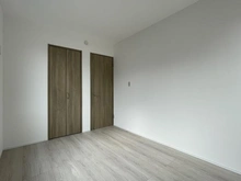 【神奈川県/横浜市港南区上永谷】港南区上永谷3丁目　新築戸建て　A号棟/全2棟 洋室：約5.3帖　南側