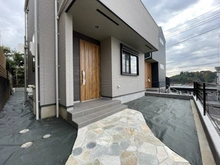 【神奈川県/横浜市港南区上永谷】港南区上永谷3丁目　新築戸建て　A号棟/全2棟 アプローチ