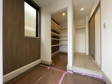 【神奈川県/横浜市港南区上永谷】港南区上永谷3丁目　新築戸建て　A号棟/全2棟 玄関　シューズインっクローゼット