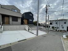 【神奈川県/横浜市港南区上永谷】港南区上永谷3丁目　新築戸建て　A号棟/全2棟 外観：写真中央　A(左)号棟/全2棟