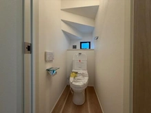 【神奈川県/横浜市戸塚区舞岡町】戸塚区舞岡町　新築戸建　1号棟/全3棟 トイレ