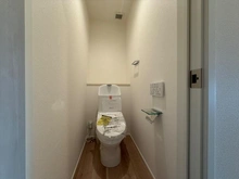 【神奈川県/横浜市戸塚区舞岡町】戸塚区舞岡町　新築戸建　1号棟/全3棟 トイレ