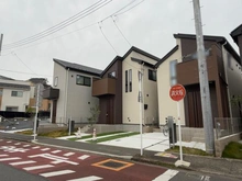 【神奈川県/大和市福田】大和市福田2丁目　新築戸建　3号棟/全7棟 外観：写真中央　3号棟/全7棟