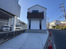 【神奈川県/横浜市戸塚区上矢部町】戸塚区上矢部町4期　新築戸建て　1号棟/全3棟 外観：写真中央　1号棟/全3棟