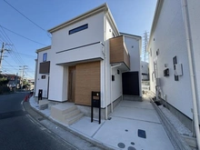 【神奈川県/横浜市戸塚区上矢部町】戸塚区上矢部町4期　新築戸建て　2号棟/全3棟 外観：写真中央　2号棟/全3棟