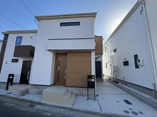 【神奈川県/横浜市戸塚区上矢部町】戸塚区上矢部町4期　新築戸建て　2号棟/全3棟 外観：写真中央　2号棟/全3棟