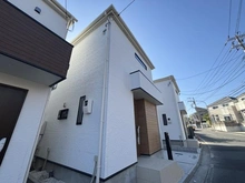 【神奈川県/横浜市戸塚区上矢部町】戸塚区上矢部町4期　新築戸建て　2号棟/全3棟 外観：写真中央　2号棟/全3棟