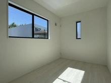 【神奈川県/横浜市戸塚区上矢部町】戸塚区上矢部町4期　新築戸建　2号棟/全3棟 洋室：約5.1帖　洋室約5.3帖隣