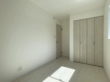 【神奈川県/横浜市戸塚区上矢部町】戸塚区上矢部町4期　新築戸建　2号棟/全3棟 洋室：約5.1帖　洋室約5.3帖隣