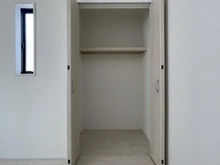 【神奈川県/横浜市戸塚区上矢部町】戸塚区上矢部町4期　新築戸建　2号棟/全3棟 収納：洋室約5.3帖